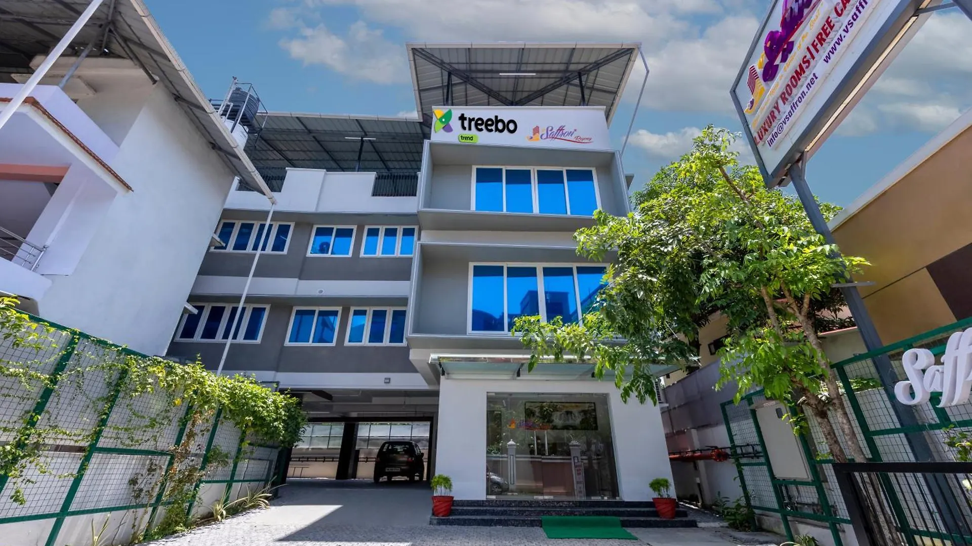 Treebo Vsaffron Regency, Punnamada Lake Alappuzha Hotel