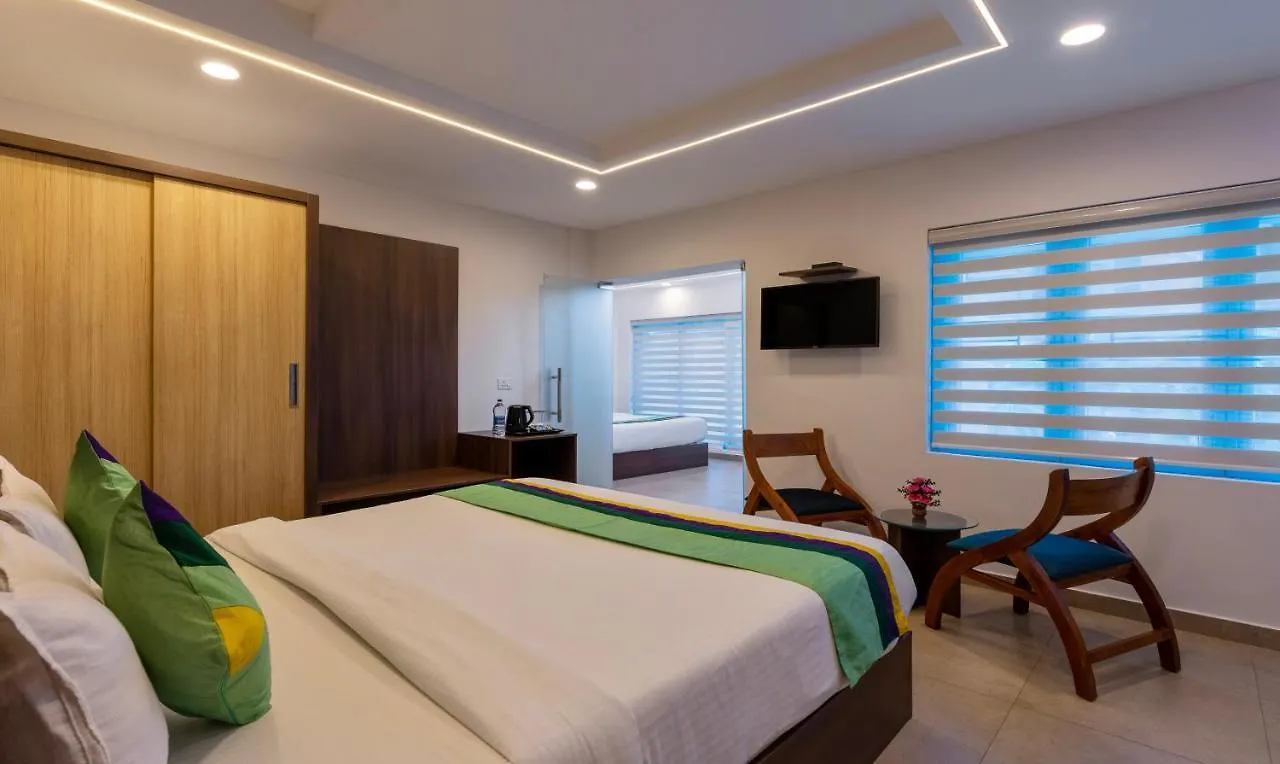Treebo Vsaffron Regency, Punnamada Lake Alappuzha Hotel